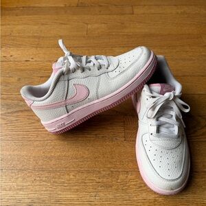 Nike Force1 White and Pink Sneakers
